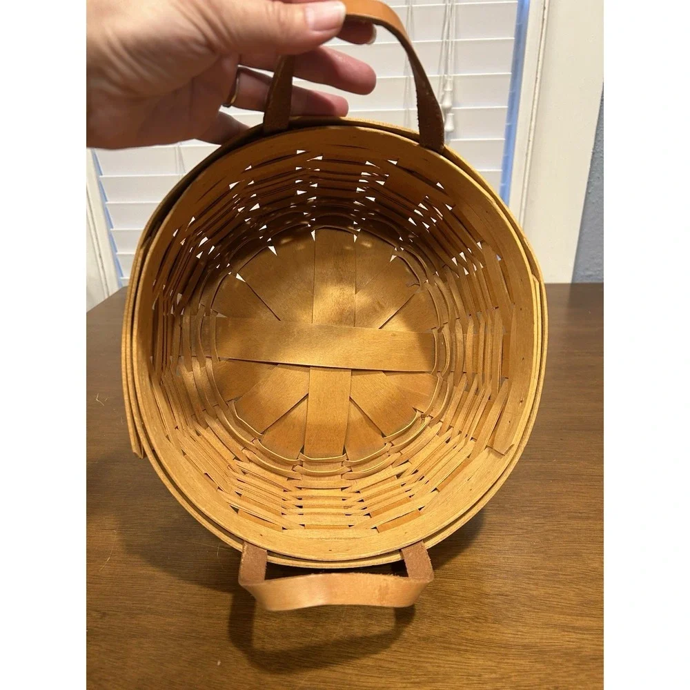 Vintage 1998 Med round Longaberger basket w/ leather handles 9.5